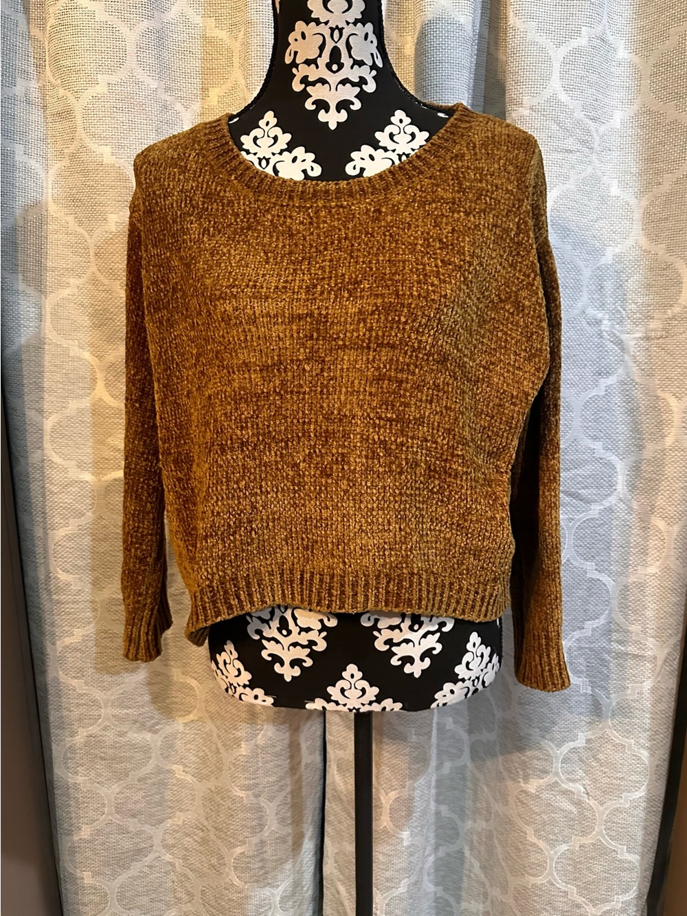 Sadie and Sage Cozy Cropped Crewneck Sweater in Gold/Copper brown size S